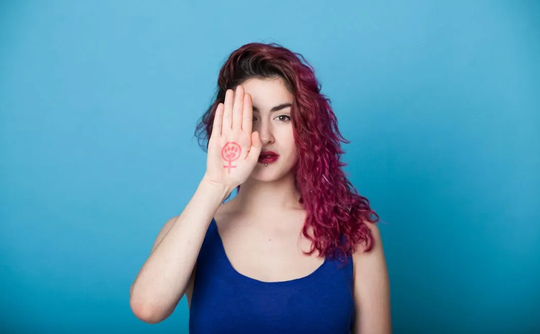 Sztuka feministyczna: jak artystki zmieniają oblicze współczesnej sztuki